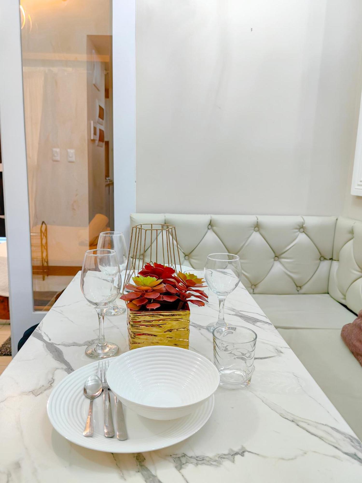 Modern 1Br In Uptown Bgc Aparthotel Taguig Bagian luar foto